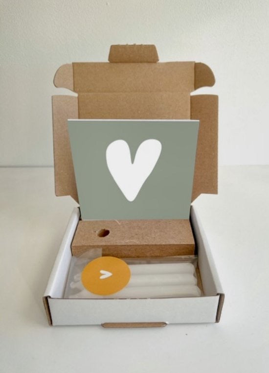 Giftbox met hartje β Lieve attentie met kaarsjes, houten houder & kaart