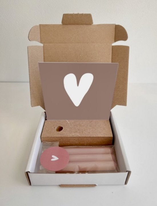 Giftbox met hartje – Lieve attentie met kaarsjes, houten houder & kaart